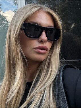 VEHLA Finn sunglasses in black smoke